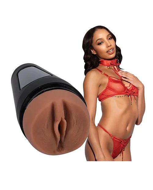 Main Squeeze – Alexis Tae